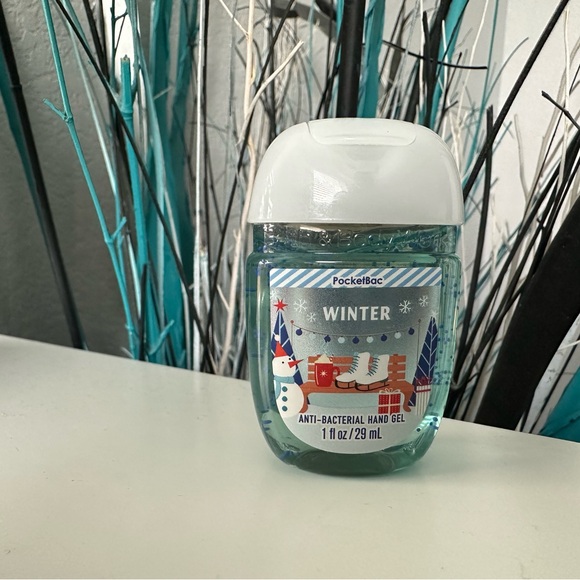 Bath and Body Works - 4 pack Christmas Hand Sanitizers - Picture 3 of 5